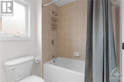 45 Lorne Avenue, Ottawa, ON - Indoor Photo Showing Bathroom