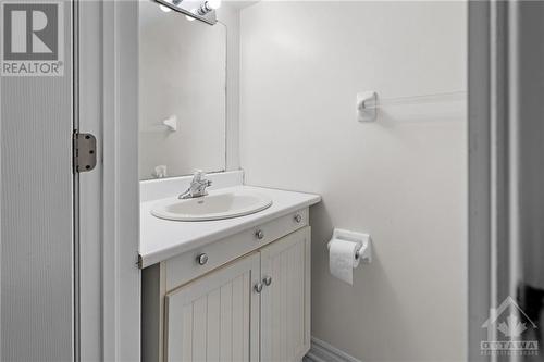 45 Lorne Avenue, Ottawa, ON - Indoor Photo Showing Bathroom