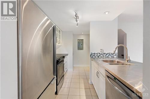 1204 Shillington Avenue Unit#13, Ottawa, ON - Indoor Photo Showing Kitchen With Double Sink