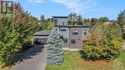 43 ROSSLAND AVENUE  Ottawa, ON K2G 2K5