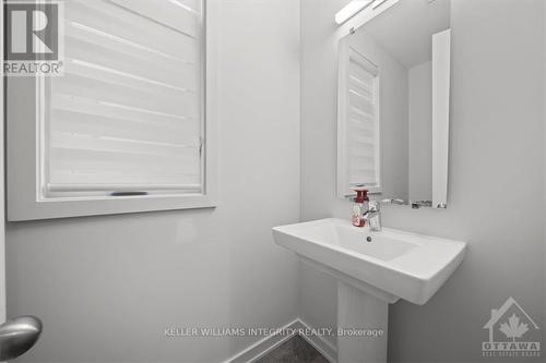 752 Wooler Place, Ottawa, ON - Indoor Photo Showing Bathroom