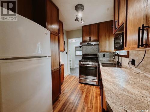 834 L Avenue N, Saskatoon, SK - Indoor Photo Showing Kitchen With Double Sink