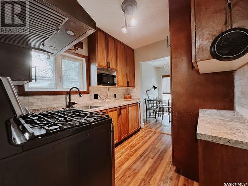 834 L Avenue N, Saskatoon, SK - Indoor Photo Showing Kitchen