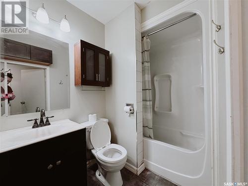 834 L Avenue N, Saskatoon, SK - Indoor Photo Showing Bathroom