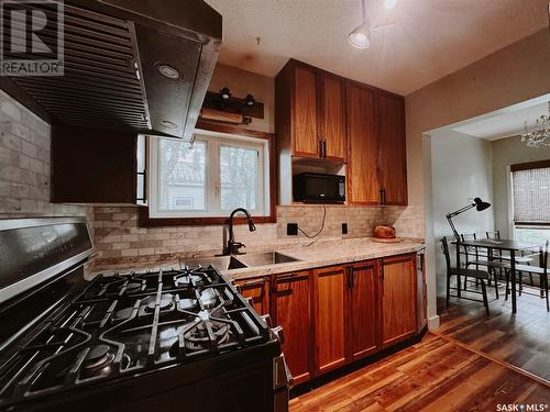 834 L Avenue N, Saskatoon, SK - Indoor Photo Showing Kitchen