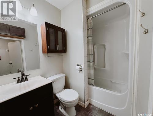 834 L Avenue N, Saskatoon, SK - Indoor Photo Showing Bathroom