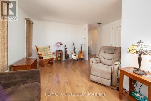 21 Gale Crescent, Belleville, ON - Indoor Photo Showing Living Room