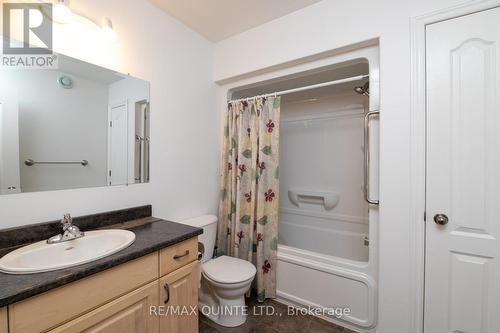 21 Gale Crescent, Belleville, ON - Indoor Photo Showing Bathroom