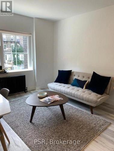 104 - 256 Sherbourne Street, Toronto, ON - Indoor Photo Showing Living Room