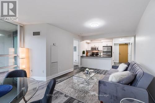 206 - 509 Beecroft Road, Toronto, ON - Indoor Photo Showing Living Room