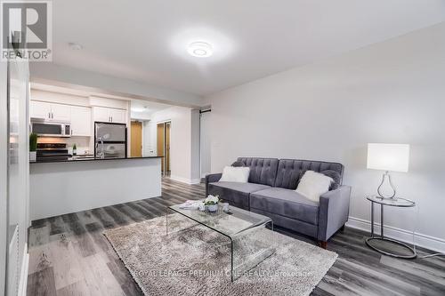 206 - 509 Beecroft Road, Toronto, ON - Indoor Photo Showing Living Room