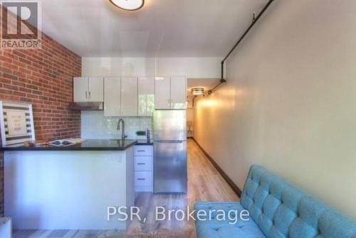 2 - 262 Sherbourne Street, Toronto, ON - Indoor Photo Showing Living Room