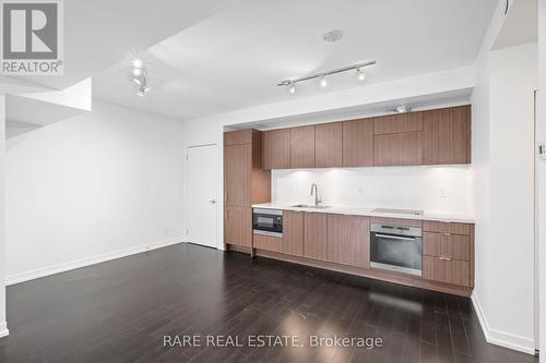 621 - 21 Widmer Street, Toronto, ON - Indoor Photo Showing Kitchen