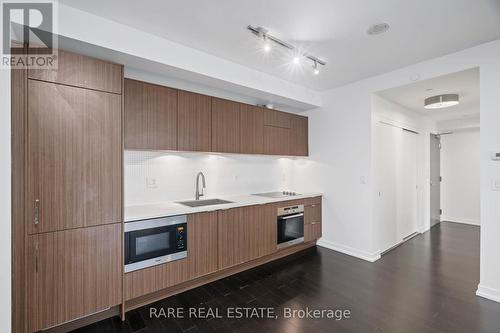 621 - 21 Widmer Street, Toronto, ON - Indoor Photo Showing Kitchen