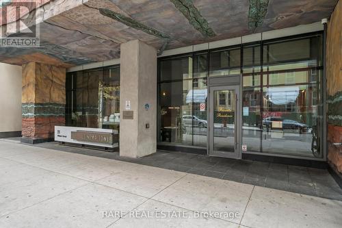 621 - 21 Widmer Street, Toronto, ON - Indoor Photo Showing Garage