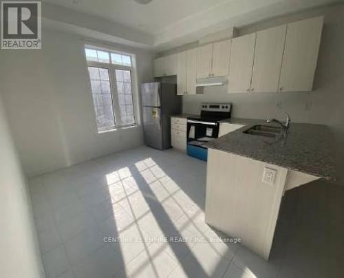 39 Selfridge Way, Whitby, ON - Indoor Photo Showing Kitchen With Double Sink