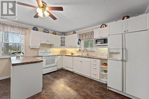 32805 Thorah Side Road, Brock, ON - Indoor Photo Showing Kitchen