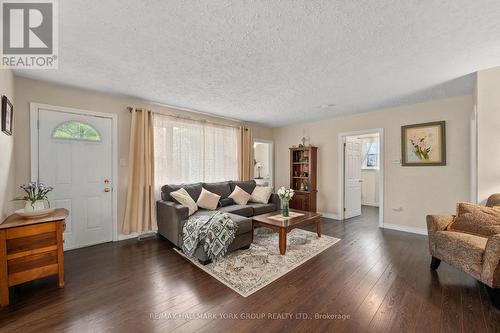 32805 Thorah Side Road, Brock, ON - Indoor Photo Showing Living Room