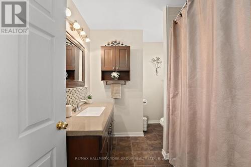 32805 Thorah Side Road, Brock, ON - Indoor Photo Showing Bathroom