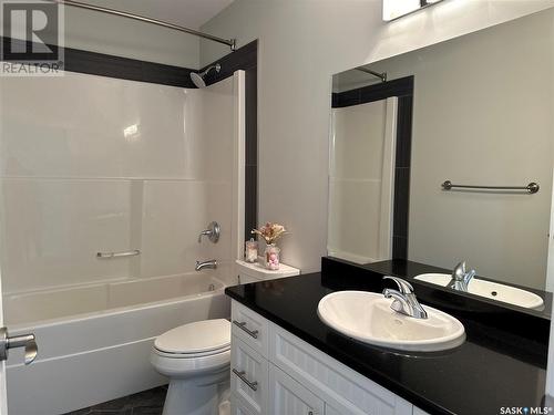 106 Atton Crescent, Saskatoon, SK - Indoor Photo Showing Bathroom