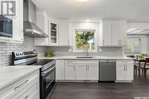 230 Highlands Place, Saskatoon, SK - Indoor Photo Showing Kitchen With Stainless Steel Kitchen With Upgraded Kitchen