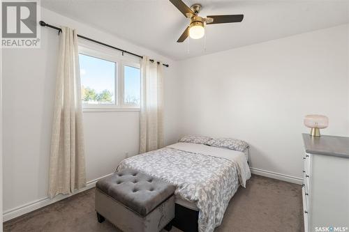 230 Highlands Place, Saskatoon, SK - Indoor Photo Showing Bedroom