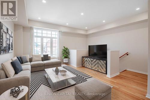 22 - 38 Greensborough Villag Circle, Markham, ON - Indoor Photo Showing Living Room