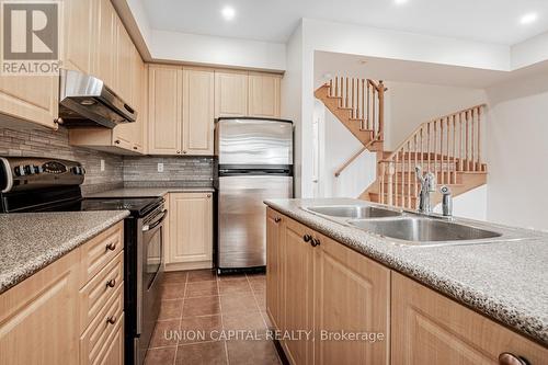 22 - 38 Greensborough Villag Circle, Markham, ON - Indoor Photo Showing Kitchen With Double Sink