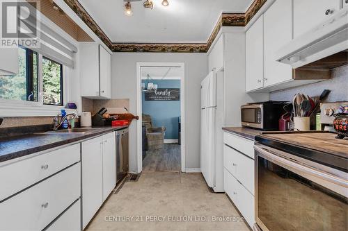 150 Nelson Street E, New Tecumseth, ON - Indoor Photo Showing Kitchen