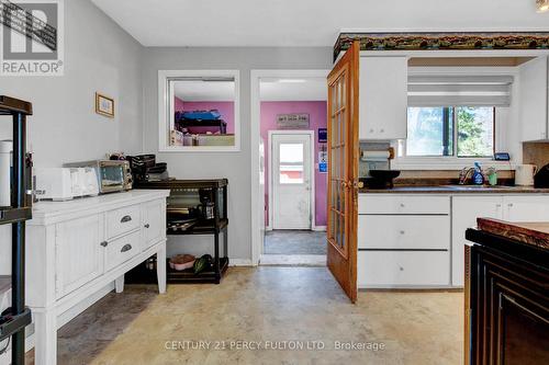 150 Nelson Street E, New Tecumseth, ON - Indoor Photo Showing Kitchen