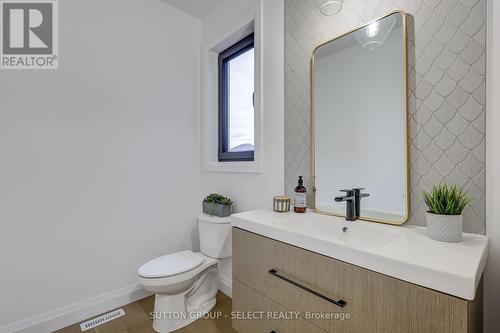 4 Kaiser Lane, Middlesex Centre (Komoka), ON - Indoor Photo Showing Bathroom