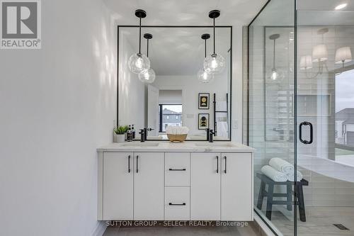 4 Kaiser Lane, Middlesex Centre (Komoka), ON - Indoor Photo Showing Bathroom