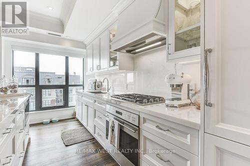 702 - 4 The Kingsway, Toronto, ON - Indoor Photo Showing Kitchen With Upgraded Kitchen