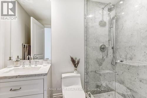 702 - 4 The Kingsway, Toronto, ON - Indoor Photo Showing Bathroom