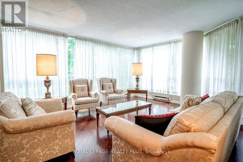 211 - 45 Kingsbridge Garden Circle, Mississauga, ON - Indoor Photo Showing Living Room