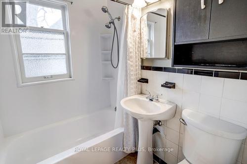 2 - 2432 First Street, Burlington, ON - Indoor Photo Showing Bathroom