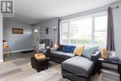 3 Coventry Avenue, London, ON - Indoor Photo Showing Living Room