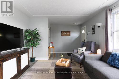 3 Coventry Avenue, London, ON - Indoor Photo Showing Living Room