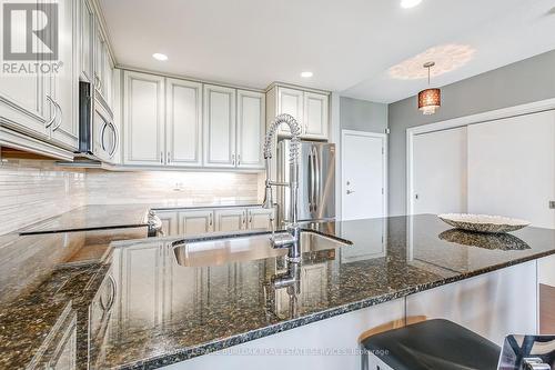 1202 - 551 Maple Avenue, Burlington, ON - Indoor Photo Showing Kitchen With Upgraded Kitchen