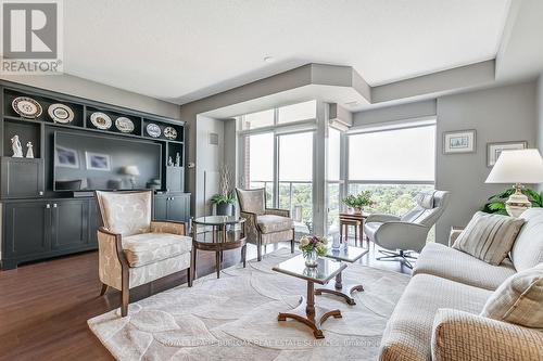 1202 - 551 Maple Avenue, Burlington, ON - Indoor Photo Showing Living Room