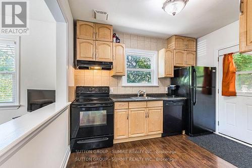 16 Ontario Street W, Mississauga, ON - Indoor Photo Showing Kitchen