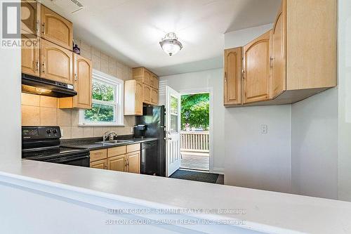 16 Ontario Street W, Mississauga, ON - Indoor Photo Showing Kitchen With Double Sink