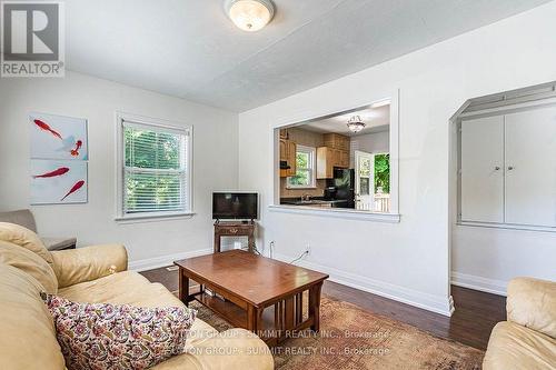 16 Ontario Street W, Mississauga, ON - Indoor Photo Showing Living Room