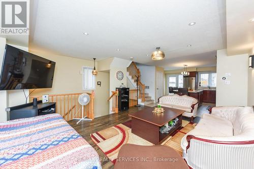 60 - 60 Fairwood Circle, Brampton, ON - Indoor Photo Showing Living Room