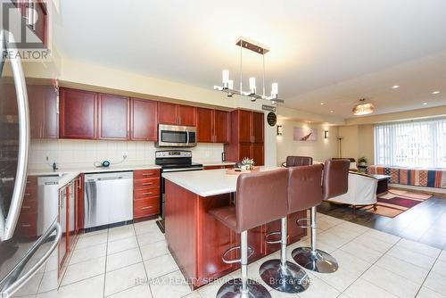 60 - 60 Fairwood Circle, Brampton, ON - Indoor Photo Showing Kitchen