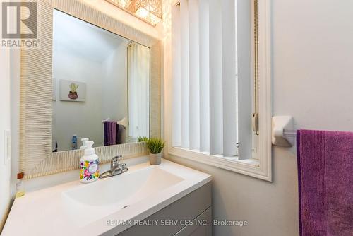 60 - 60 Fairwood Circle, Brampton, ON - Indoor Photo Showing Bathroom