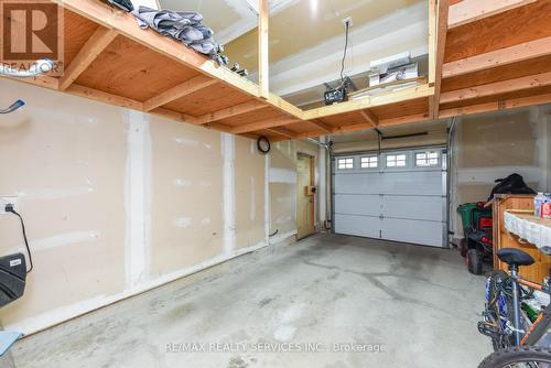 60 - 60 Fairwood Circle, Brampton, ON - Indoor Photo Showing Garage