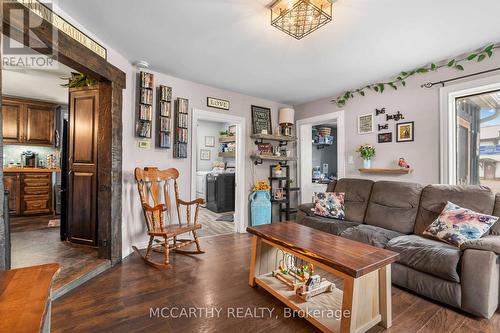 180 Grey Street W, Southgate, ON - Indoor Photo Showing Living Room