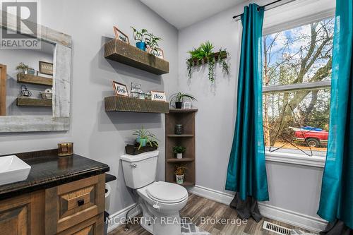 180 Grey Street W, Southgate, ON - Indoor Photo Showing Bathroom