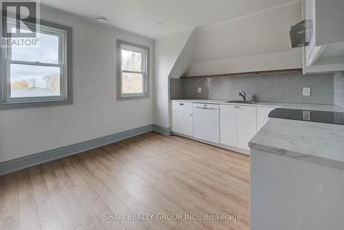 D - 706 Queenston Road, Cambridge, ON - Indoor Photo Showing Kitchen